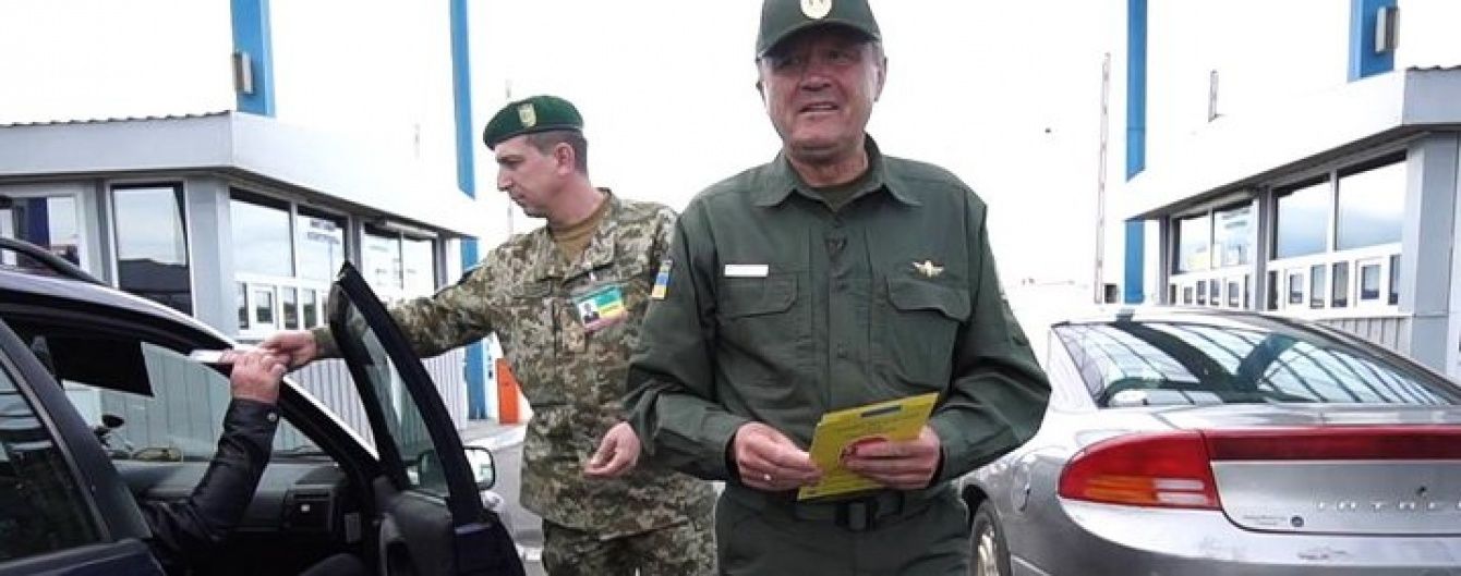 Тренер "Дніпра" Маркевич попрацював прикордонником і закликав не давати хабарі