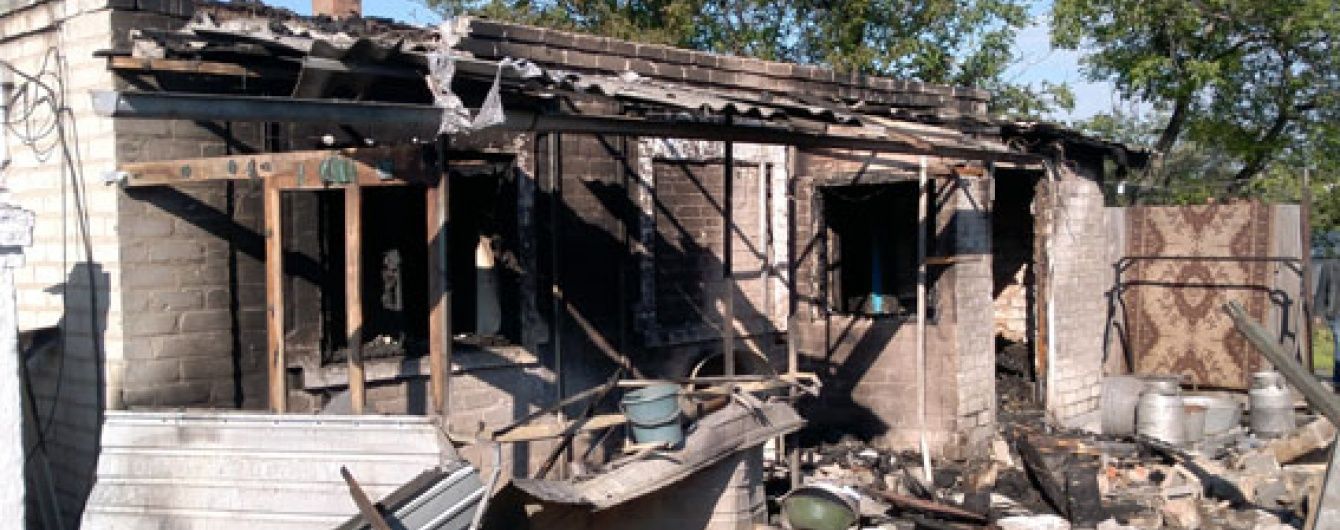 Пекло обстрілів в Авдіївці: палають хати, є поранені та загиблий