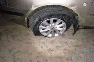 На Київщині поліція застосувала вогнепальну зброю при затриманні підлітків за кермом авто
