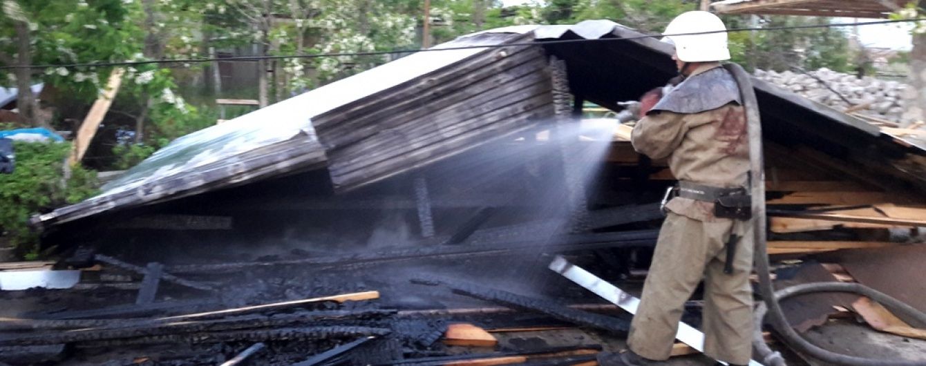 У Затоці підпалили дві бази відпочинку