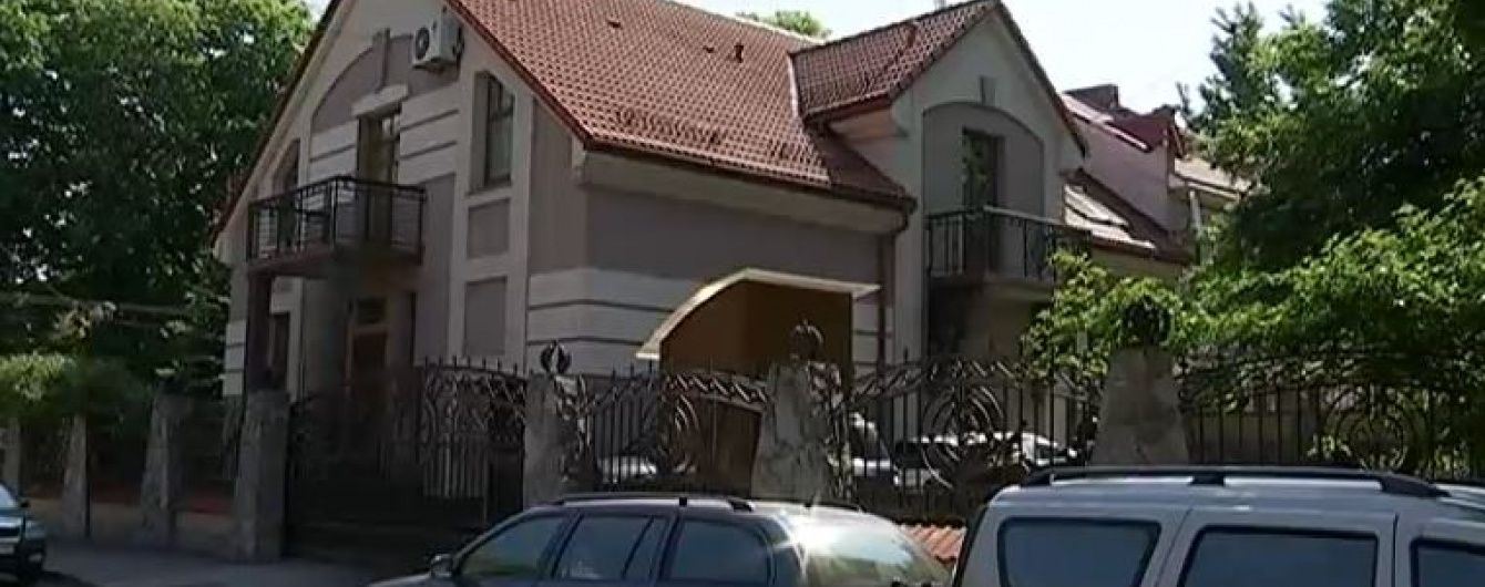 У Львові від гранати постраждав будинок екс-депутата