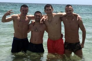 Тенісбол на пляжі і купання в морі: як збірна України розпочала підготовку до Євро-2016