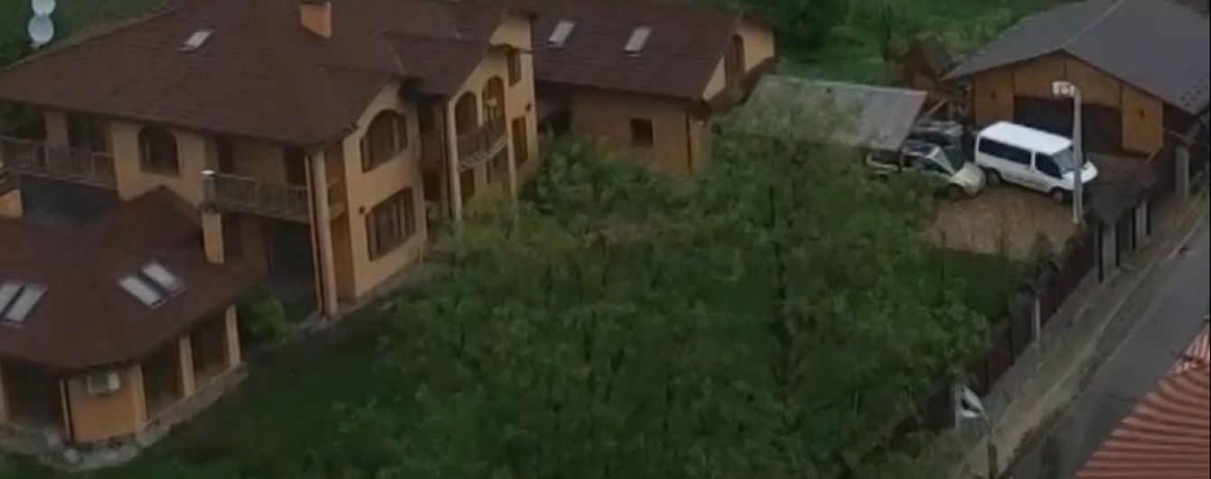 Шикарні палаци й тенісні корти. Як живуть голови елітних сіл на Київщині