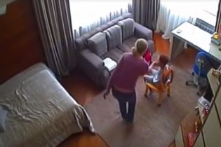 Логопед з Одеси, яка била дитину під час занять, пояснила родині свій вчинок особистими проблемами