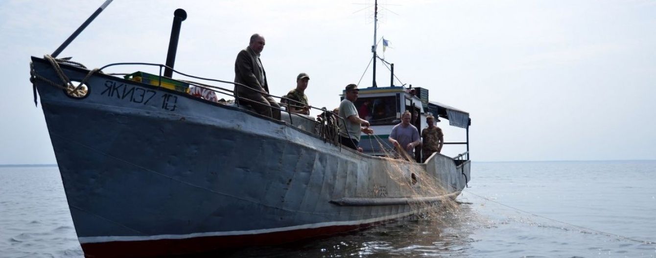 На Київському та Канівському водосховищах заборонили промисловий вилов риби