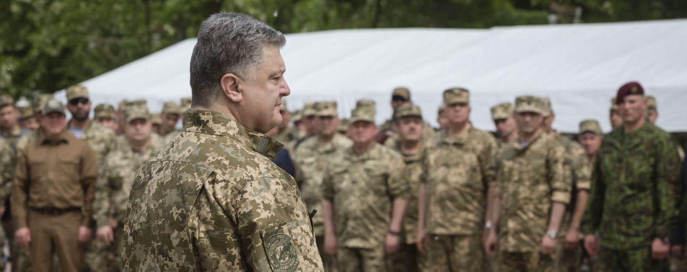 Порошенко потрапив під обстріл бойовиків на Донецькому напрямку
