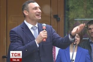 Віталій Кличко заспівав на святі останнього дзвоника