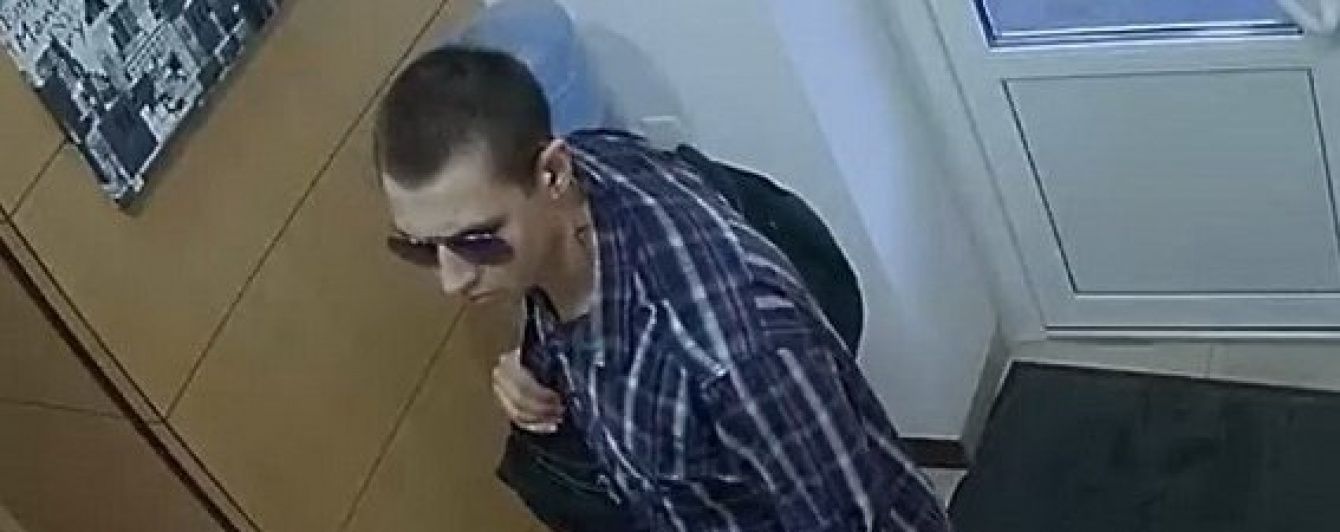 У центрі Києва чоловік зі стріляниною пограбував пункт обміну валют і поранив поліцейського