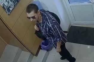 У центрі Києва чоловік зі стріляниною пограбував пункт обміну валют і поранив поліцейського