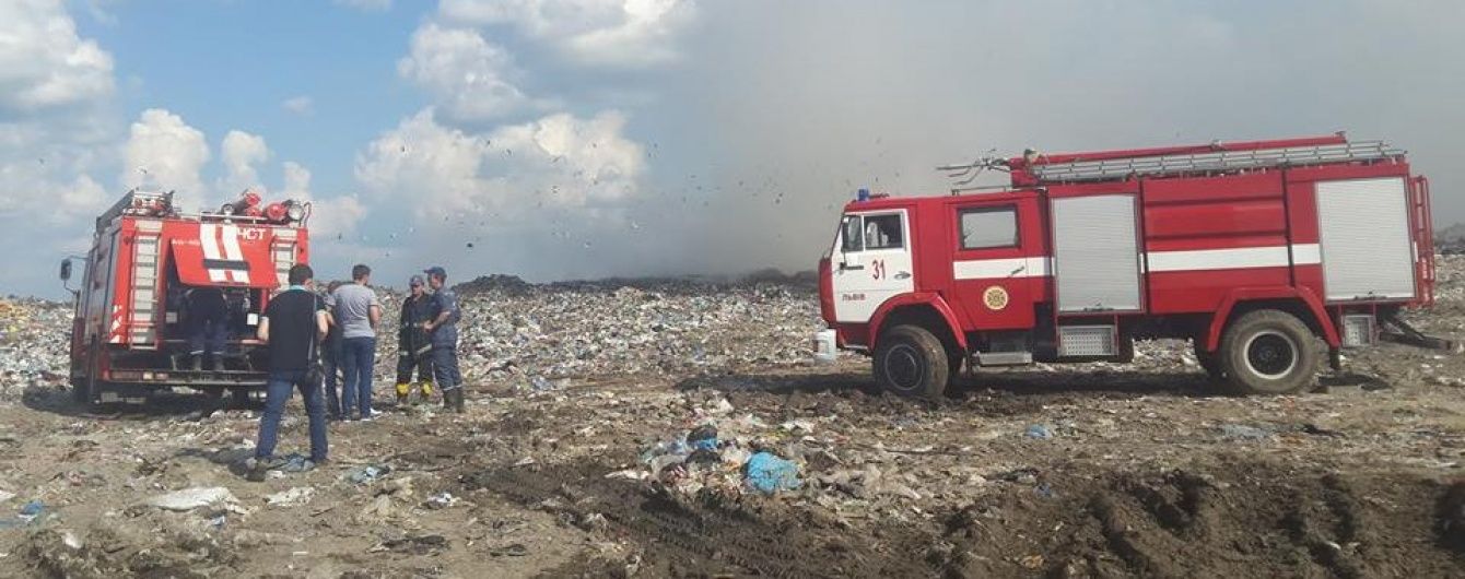 У Львівській області горіло ще одне сміттєзвалище