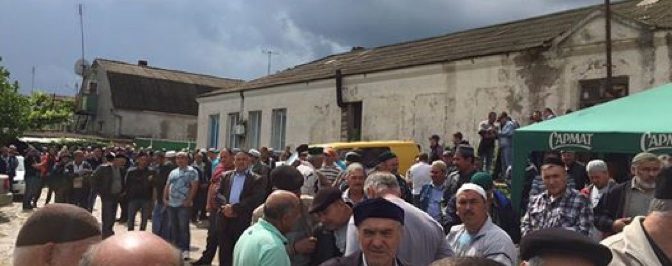 Сотні татар прийшли провести в останню путь жорстоко вбиту кримську татарку