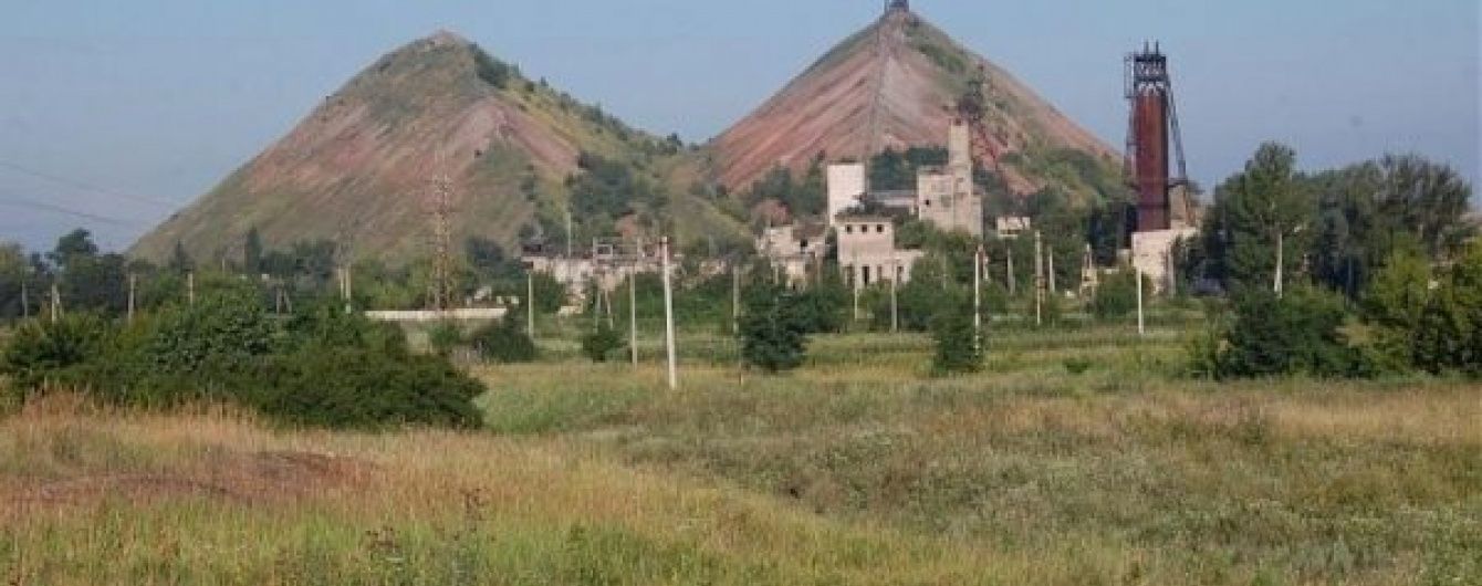 На Луганщині третю добу палає шахта