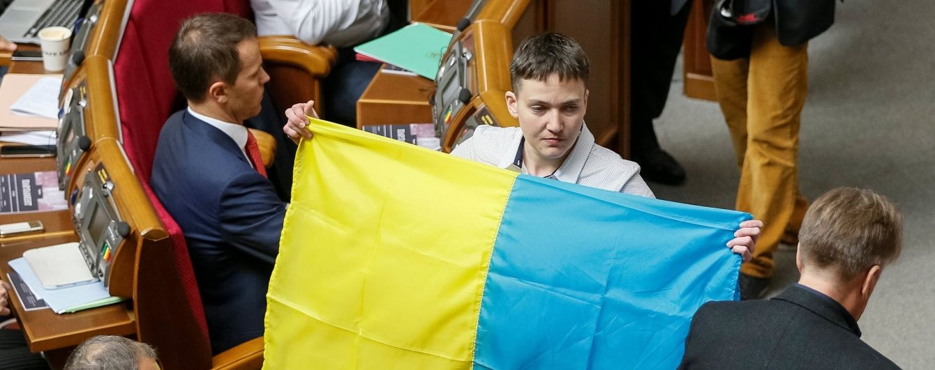 Затягування суду над ГРУвцями й розмови з Путіним. Порошенко розповів деталі повернення Савченко