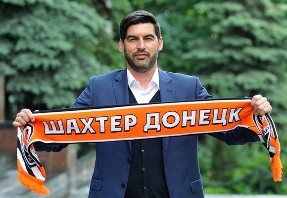 Паулу Фонсека з розою Шахтаря