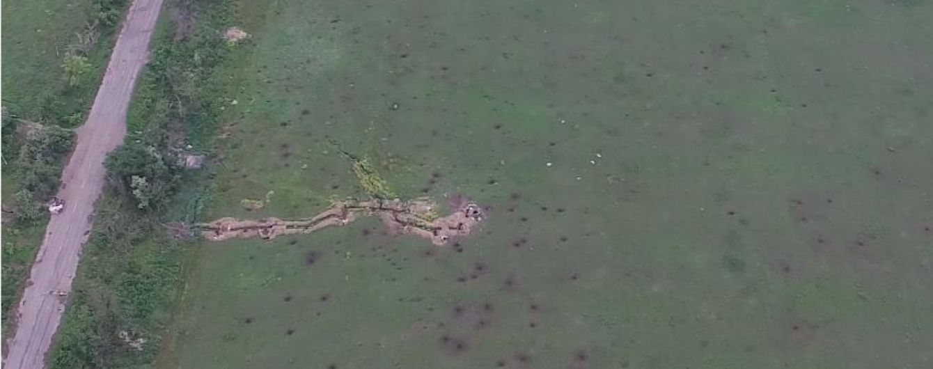 У Мережі показали відео з дрона, який зняв позиції бойовиків в районі Широкиного