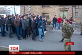У Києві призовник викинувся з вікна третього поверху військкомату