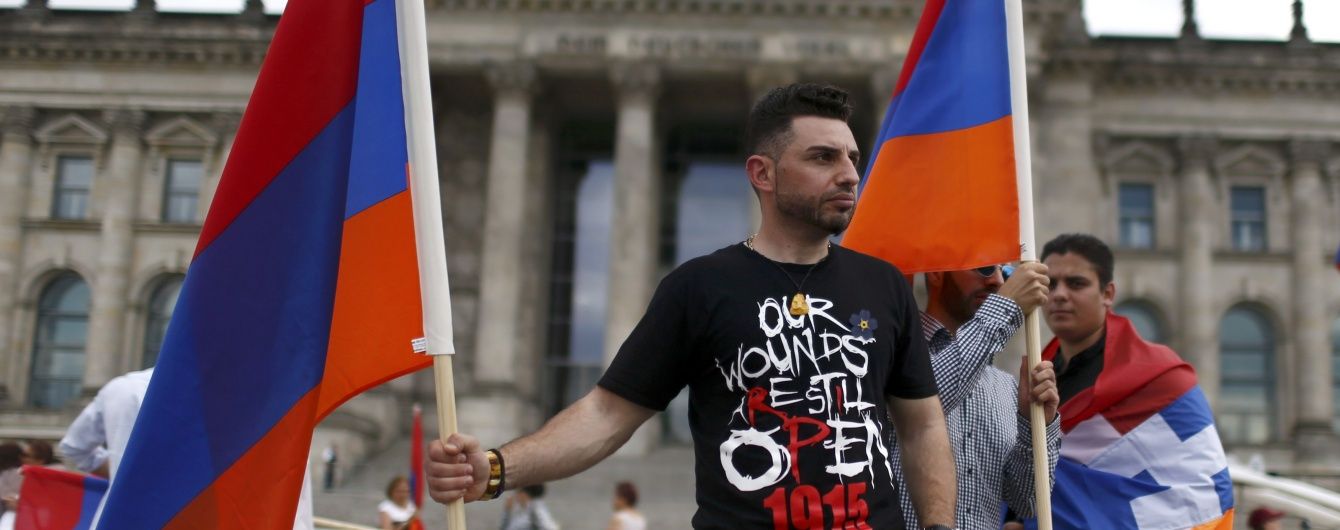 У Єревані захопили поліцейську дільницю, вимагаючи звільнити опозиціонера