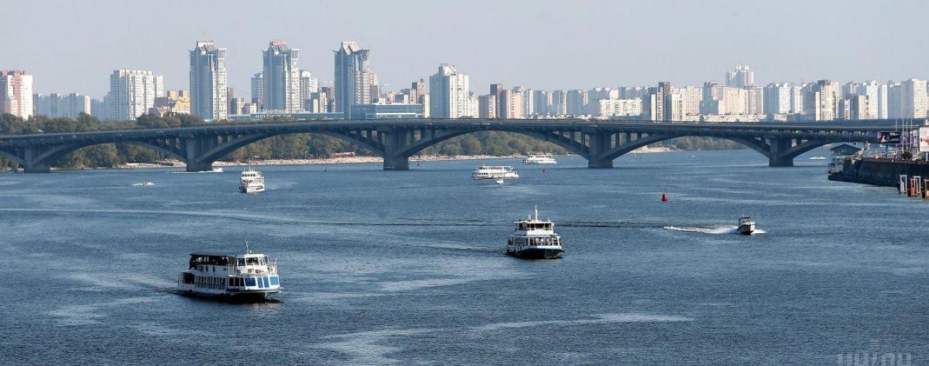 Дніпро на межі: найбільша річка України помирає від отруйних викидів