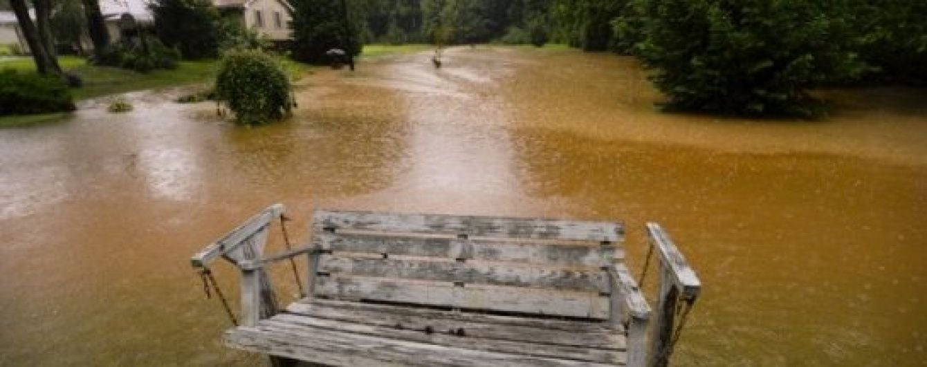 Висока вода дісталась Грузії: злива затопила вулиці та завдала збитків головному регіону виноробів
