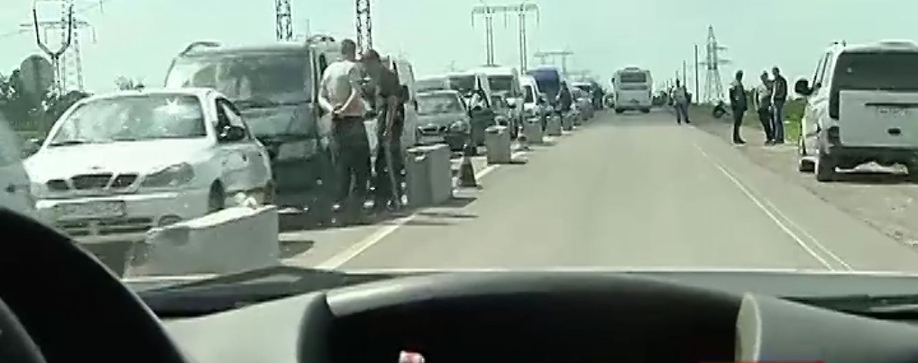 На КПП в зоні АТО "здають в оренду" немовлят для швидшого перетину пропуску