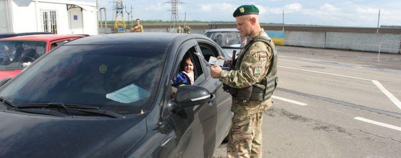 На українсько-польському кордоні в довжелезних чергах стоять 1,3 тисячі автівок