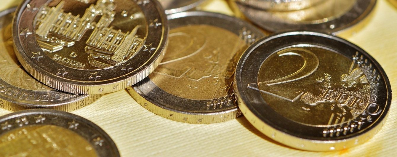 Долар продовжує цінове падіння, а євро відновив позиції. Курс НБУ на 7 червня