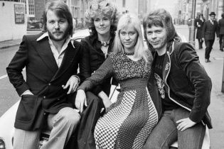 Легендарний гурт ABBA вперше за 30 років виступив у повному складі