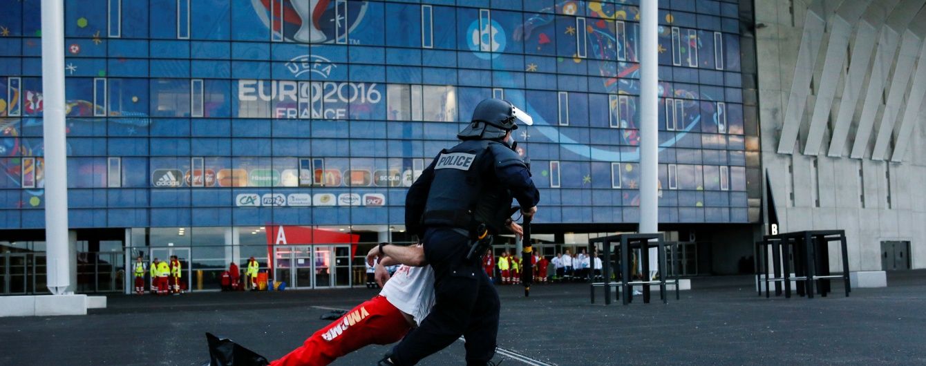 Двох українських уболівальників затримано у Франції за участь у бійці