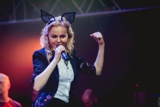 Екс-солістка "Ленінграду" Вокс перевипустила кліп на хіт Кузьми "Скрябіна"