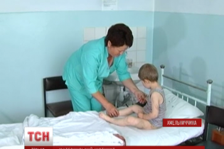 Трирічний малюк потрапив до лікарні після побиття матір'ю за пустощі