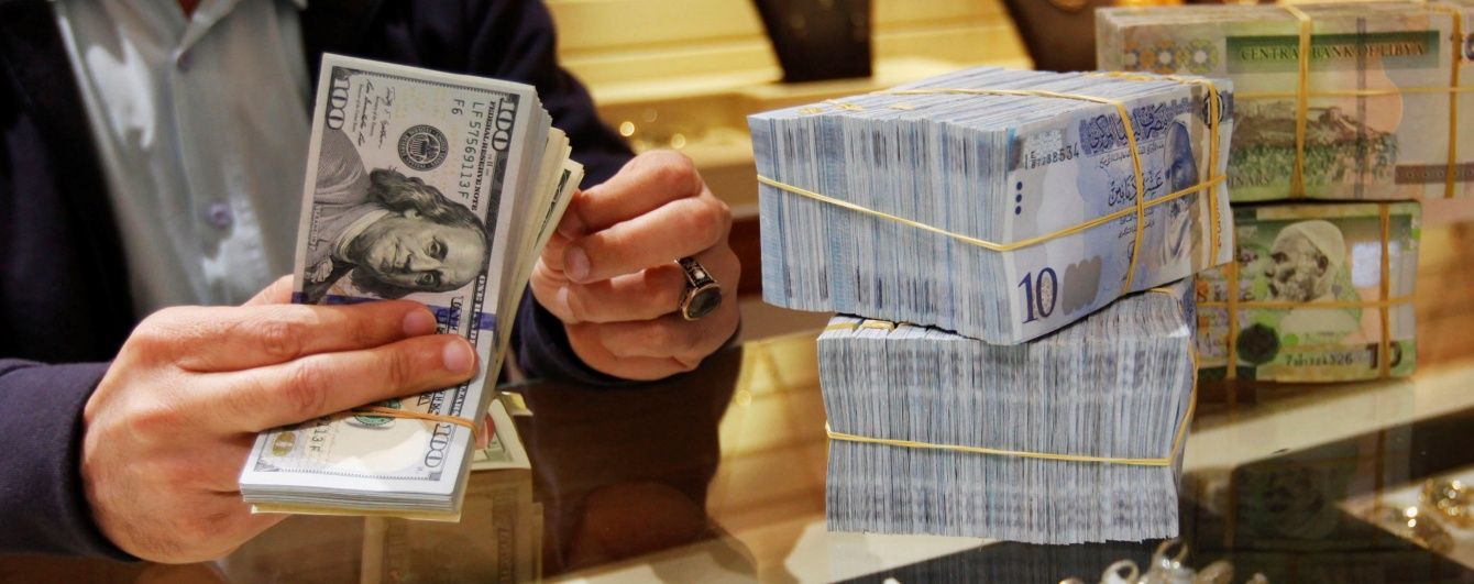Долар і євро втрачають у ціні в курсах Нацбанку. Інфографіка
