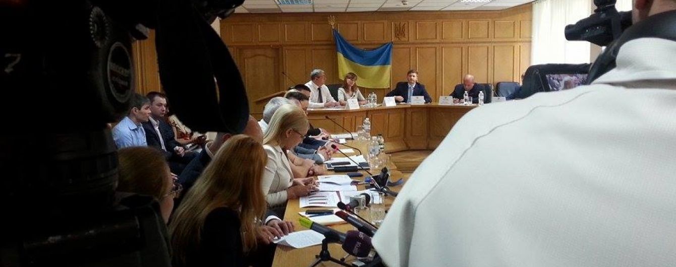Членів НКРЕ під час засідання з підвищення тарифів "посилали" і ганьбили