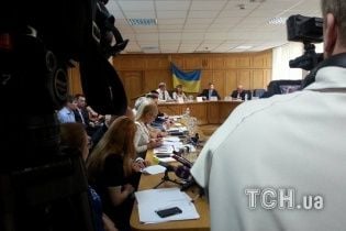 Членів НКРЕ під час засідання з підвищення тарифів "посилали" і ганьбили