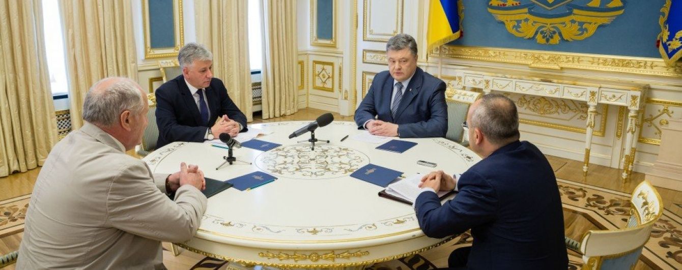 ДСНС планує сьогодні завершити гасіння пожежі на звалищі під Львовом