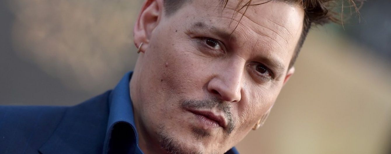 Джонні Депп здивував фанів новим іміджем рокера-бунтівника