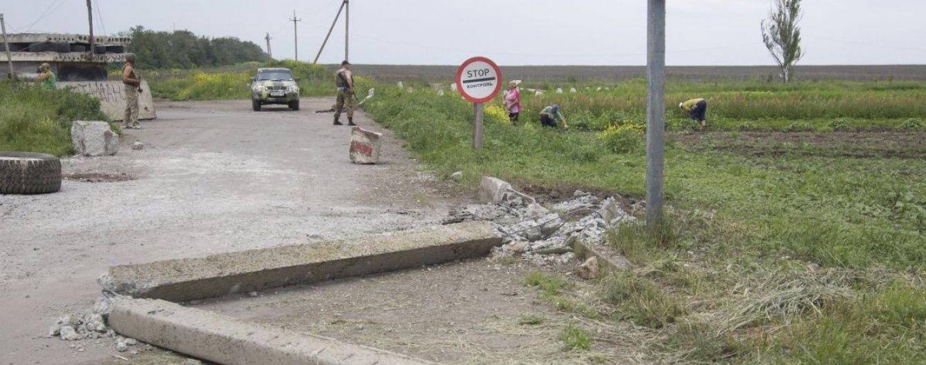 Бойовики завдали артилерійський удар по Новотроїцькому та активізувалися на Луганщині