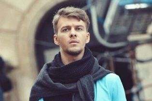 У центрі Києва обікрали квартиру відомого співака