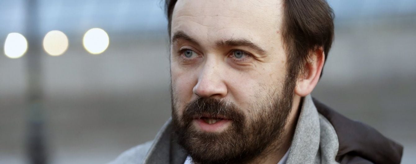 Депутат, який голосував проти анексії Криму, отримав посвідку для проживання в Україні