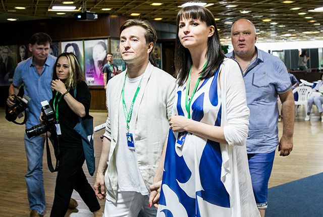 Сергій Безруков з вагітною дружиною_3