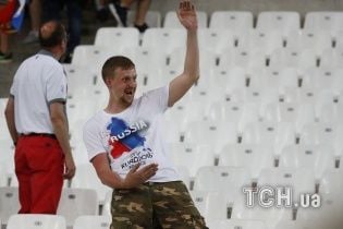 Французька поліція депортує російських фанатів, яких упіймала дорогою на Лілль