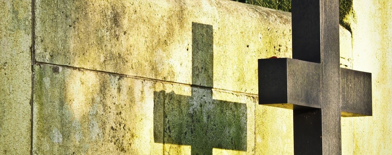 На Львівщині невідомі обікрали могилу священика на 40 тисяч гривень