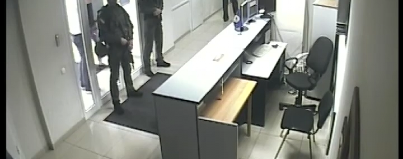 НАБУ продовжує обшуки в офісі "МАУ"