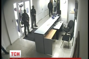 НАБУ продовжує обшуки в офісі "МАУ"