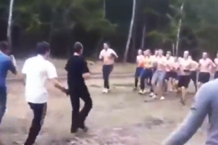 ЗМІ показали відео, як російські фанати шліфували бойову майстерність до Євро-2016