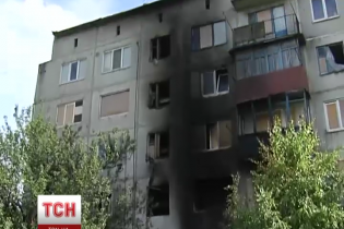 Бойовики з танків і САУ цілеспрямовано гатили по мирній Красногорівці, ігноруючи позиції ЗСУ