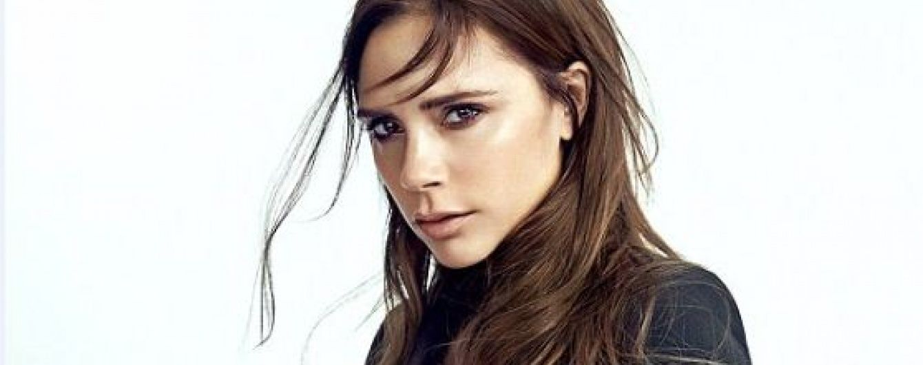 Ніжна та романтична Вікторія Бекхем у піджаку на голе тіло позувала Vogue