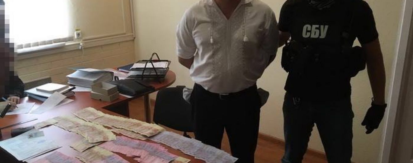 У Києві начальник територіального сервісного центру МВС вимагав у вагітної на 9 місяці хабар у 10 тисяч