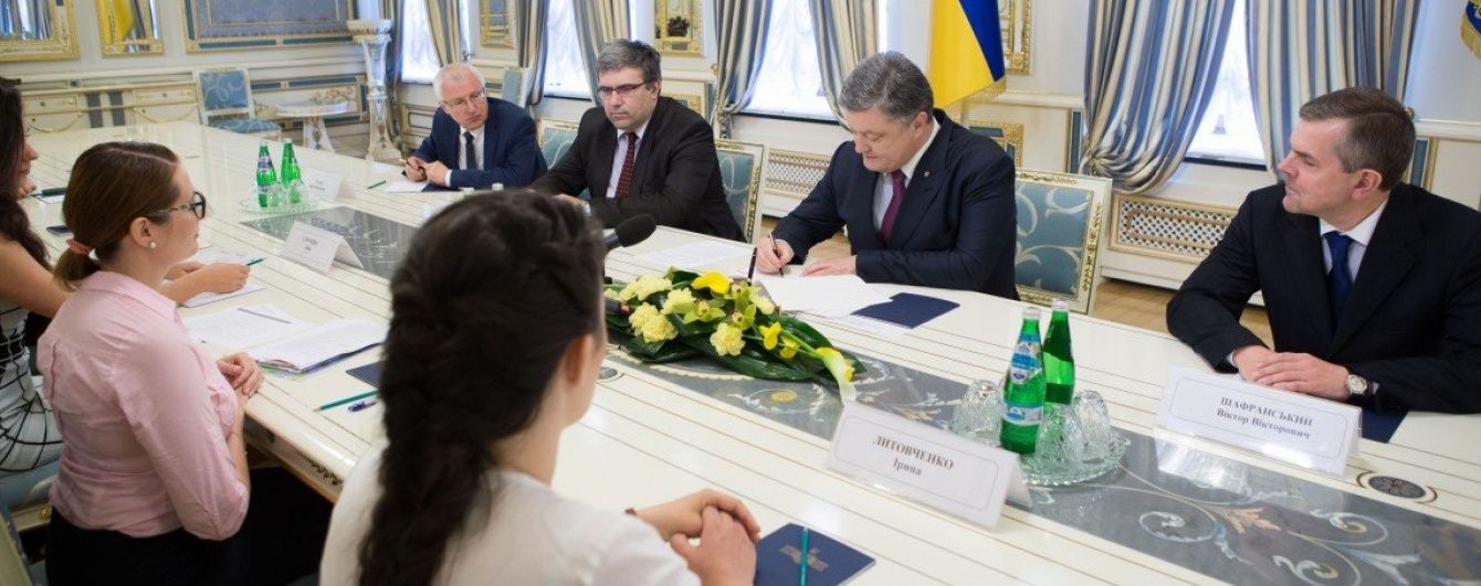 Порошенко підписав революційний закон про ліки