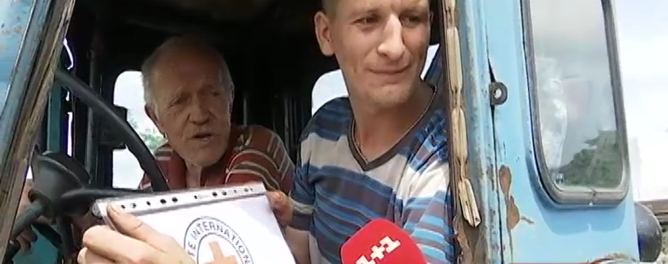 Українські військові виставили на блокпості голову Леніна