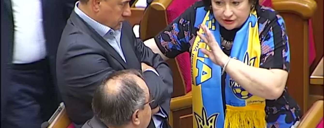 Четвер у Раді: очікування футболу, квоти на музику та провал спецконфіскації